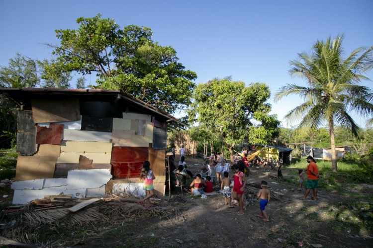 Quase metade das famílias cearenses convivem com renda média per capita de até meio salário mínimo