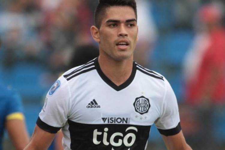 Brian Montenegro tem 27 anos e pertence ao Olimpia