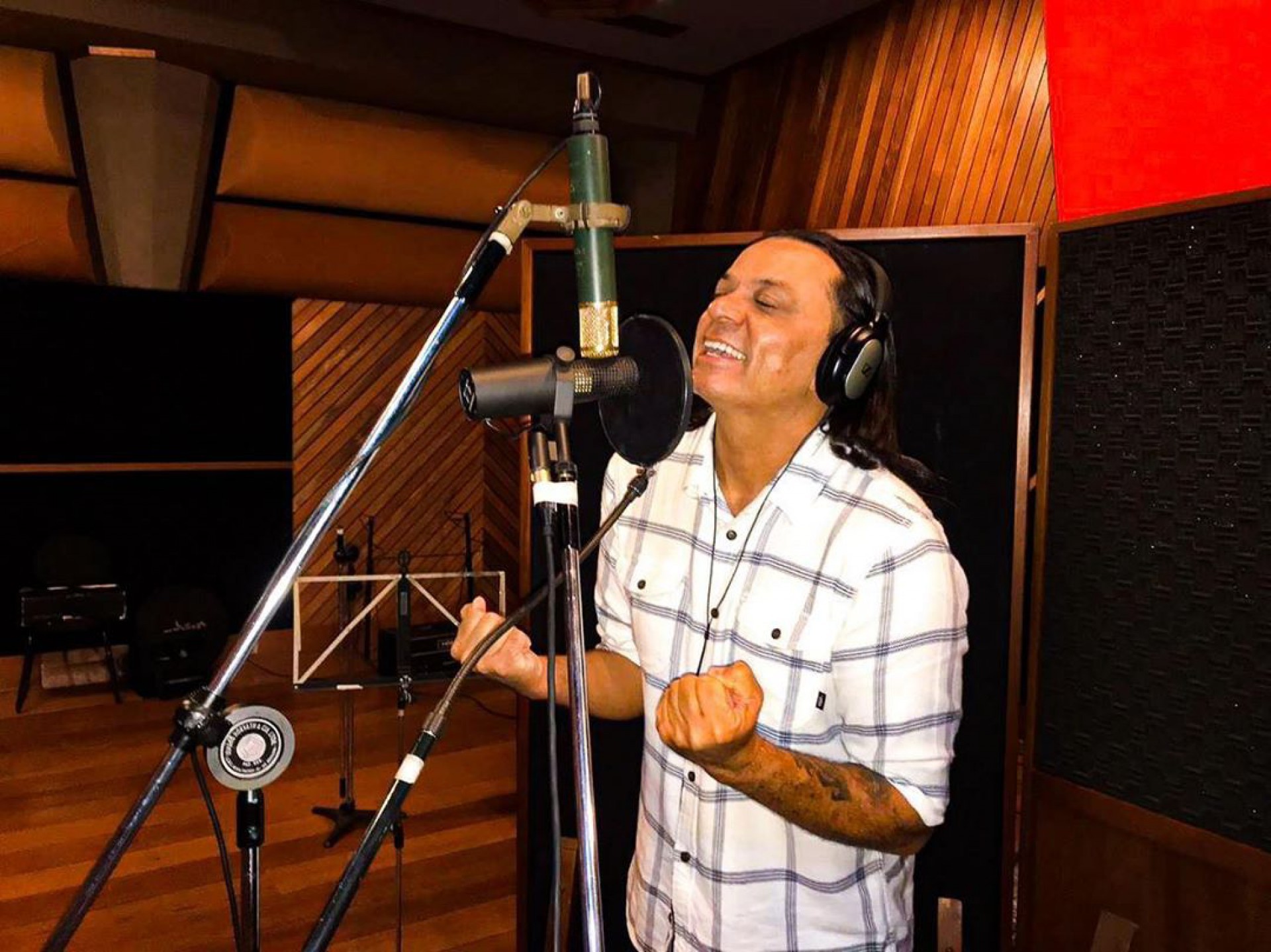 Confira as lives dos artistas de hoje, sexta-feira, 18 de ...