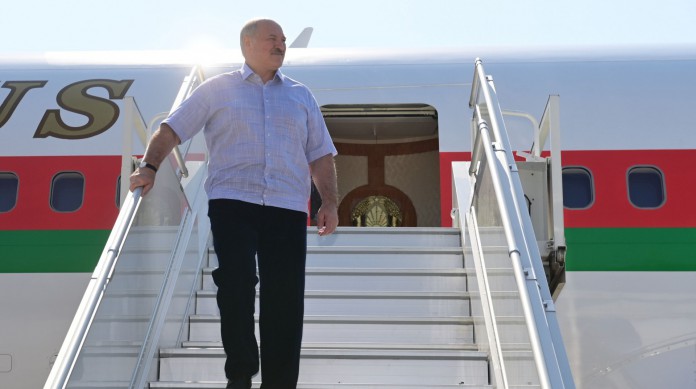 Hoje com 65 anos, Lukashenko já militou no Partido Comunista, que deixou para trás