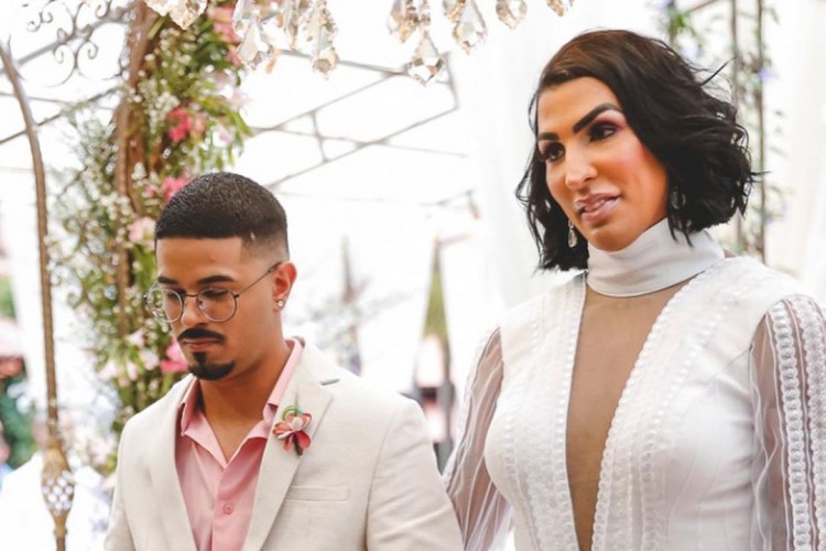  A cantora é a dona do hit 