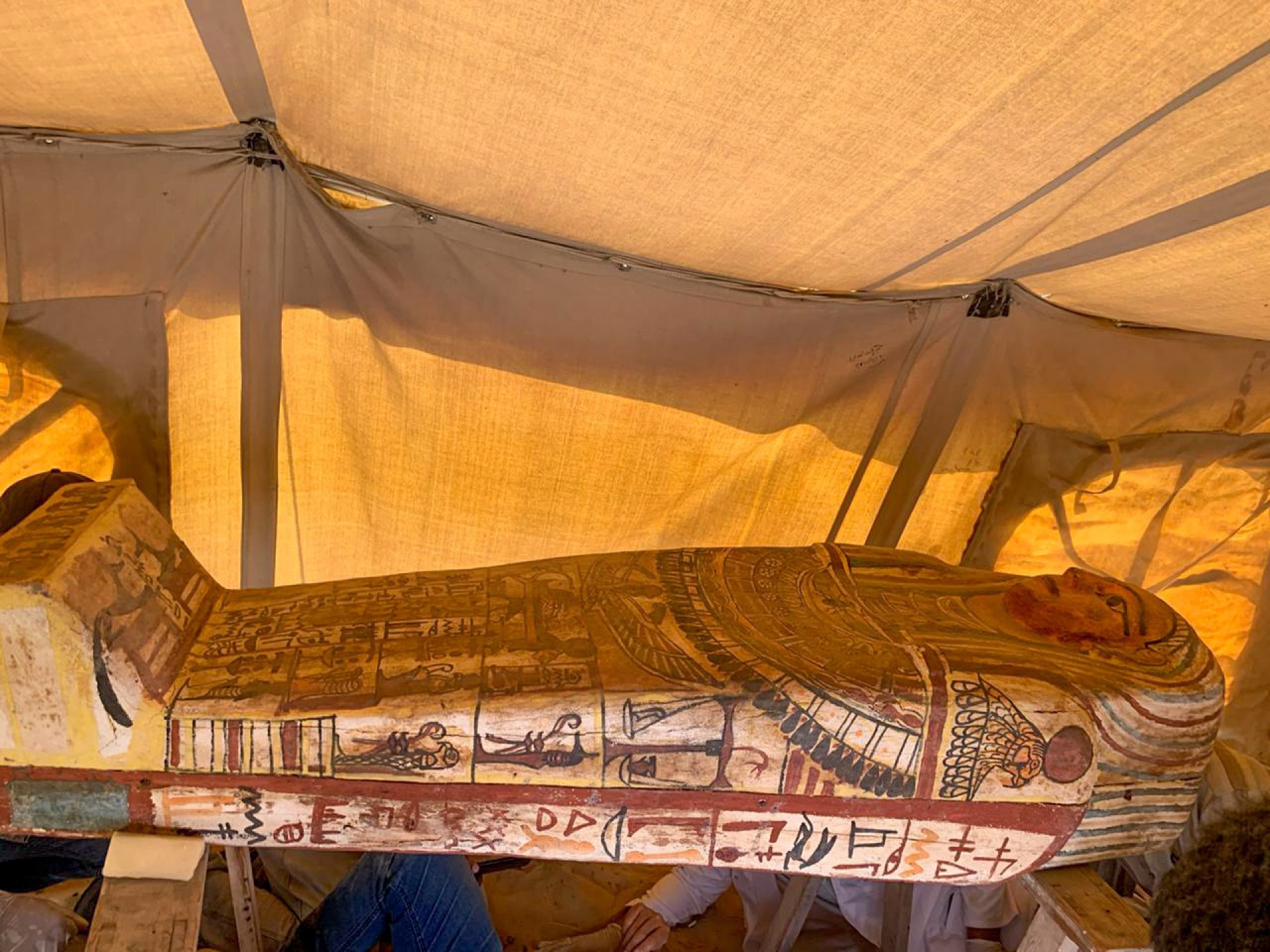 A handout picture released by the Egyptian Ministry of Antiquities on September 20, 2020, shows one of fourteen 2500 year-old coffins discovered in a burial shaft at the desert necropolis of Saqqara south of the capital. - Egypt's antiquities ministry announced the discovery of 14 new coffins in the Saqqara area buried deep in a well for around 2500 years. (Photo by - / Egyptian Ministry of Antiquities / AFP) / === RESTRICTED TO EDITORIAL USE - MANDATORY CREDIT 
