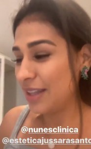 Ela conta que enviou um vídeo de seus pés para a massagista, e sentiu um forte desconforto pela manhã