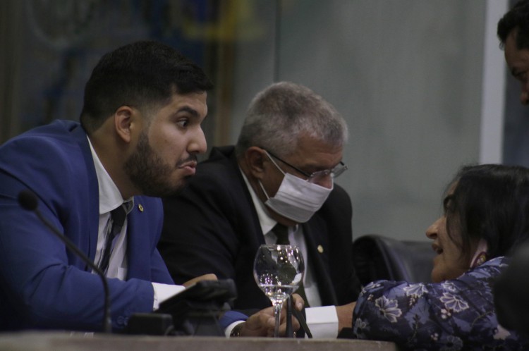 ￼ André Fernandes voltou agitando a Assembleia(Foto: Thais Mesquita)