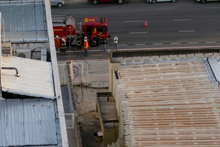 FORTALEZA, CE, BRASIL, 24.09.2020: Explosão de gás na Avenida Santos Dumont, no Bairro Papicu, foi contida por bombeiros