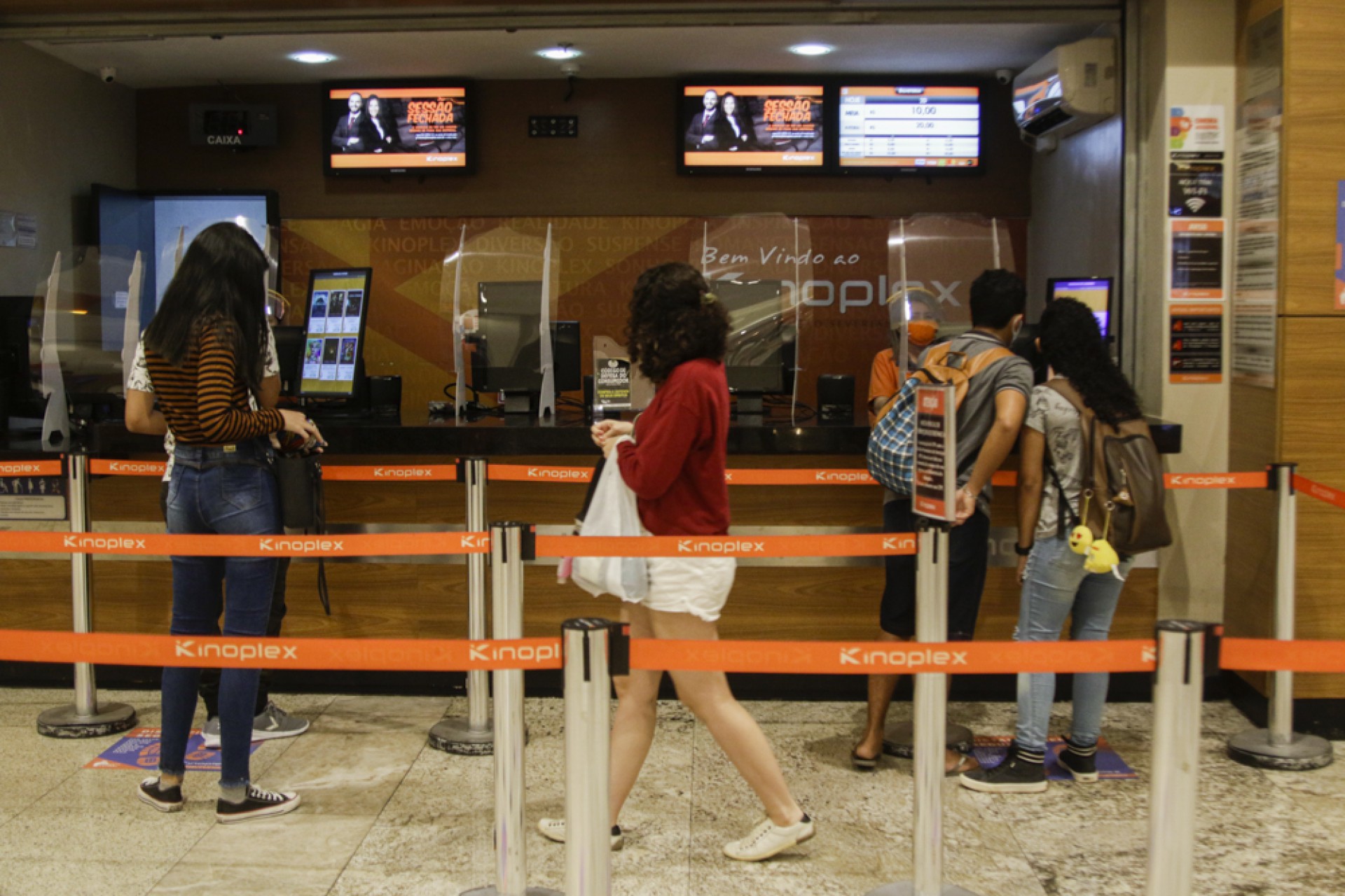 Segundo estudo, durante a pandemia, latinos e outras minorias mantiveram os cinemas funcionando (Foto: Thais Mesquita)