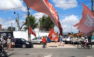Militantes estão concentrados próximo à Feira da Parangaba