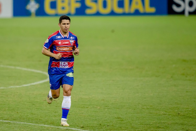 Remanescente do elenco de 2020, Osvaldo disputa vaga no ataque do Fortaleza