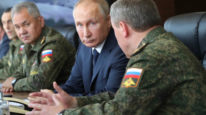 Presidente russo, Vladimir Putin, acompanhando as manobras militares no Cáucaso 