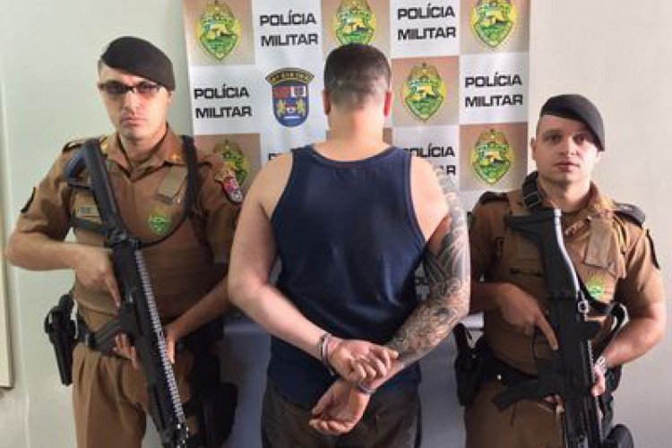 Jean foi preso ao menos duas vezes por envolvimento em crimes; Na imagem, o momento onde foi detido em 2017, pela polícia do Paraná
