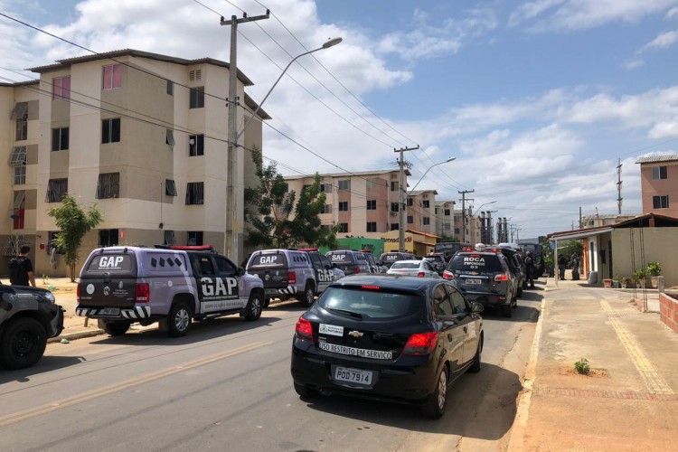 ￼POLICIAIS realizam trabalho ostensivo no bairro 