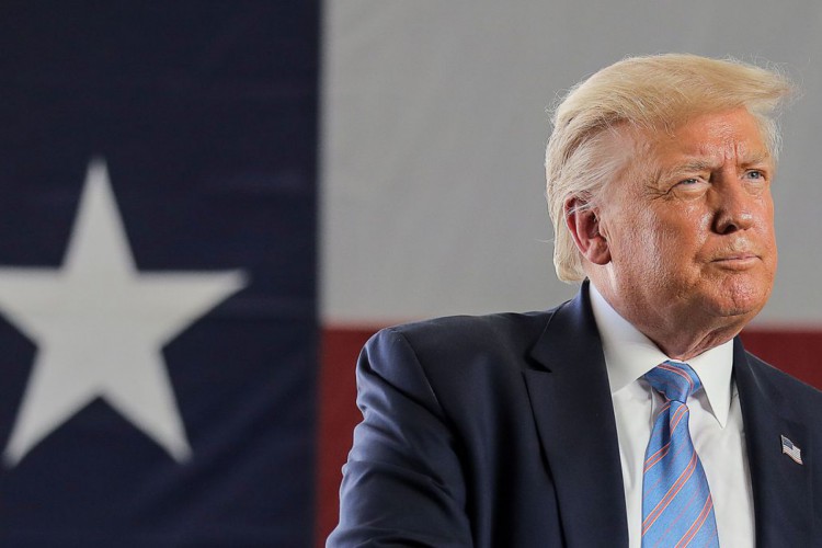 O presidente dos EUA, Donald Trump, proferiu um discurso durante uma turnê pela Double Eagle Energy Oil Rig em Midland, Texas, EUA, em 29 de julho de 2020