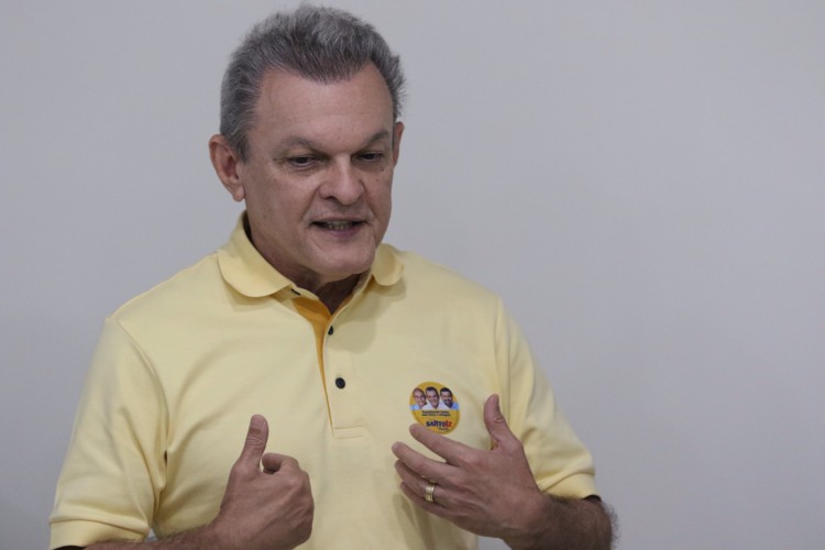 FORTALEZA,CE, BRASIL, 05.10.2020:  José Sarto, candidato a prefeito, se reúne com entidades do segmento turístico, hotel Sonata. (Fabio Lima/O POVO)