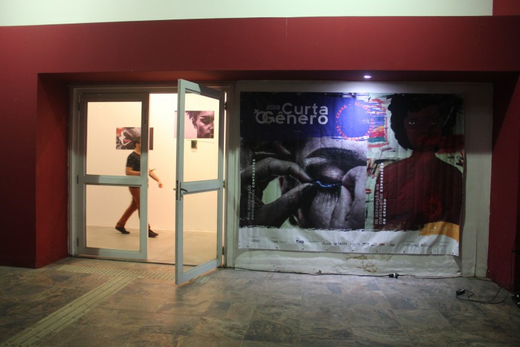 O Curta o Gênero acontecerá em duas partes, uma totalmente virtual e a outra adotando o formato híbrido (virtual e presencial).