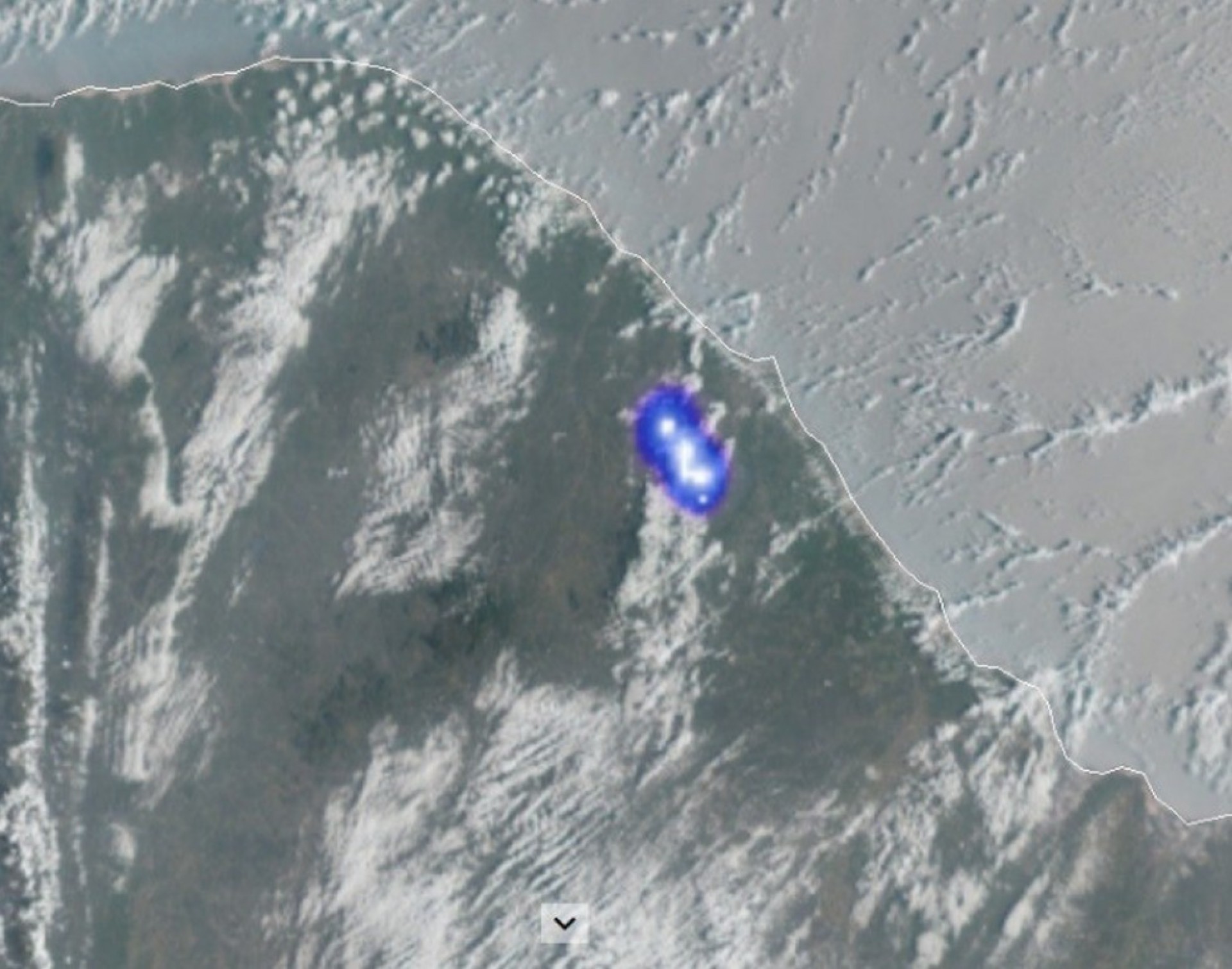IMAGEM captada do satélite Geo Estacionário Meteorológico mostra ponto luminoso sobre a Região do Maciço de Baturité (Foto: REPRODUÇÃO)
