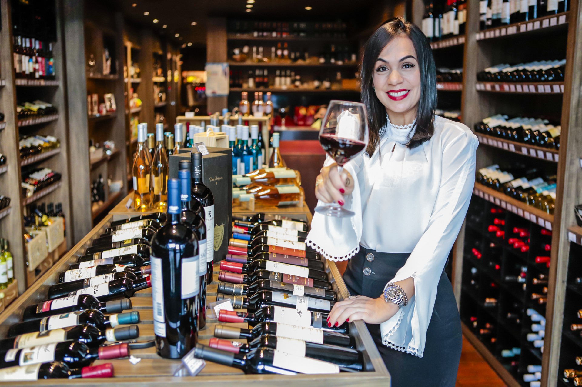 Jardênia Siqueira, sócia da D'vinos Wine Store(Foto: FCO FONTENELE)