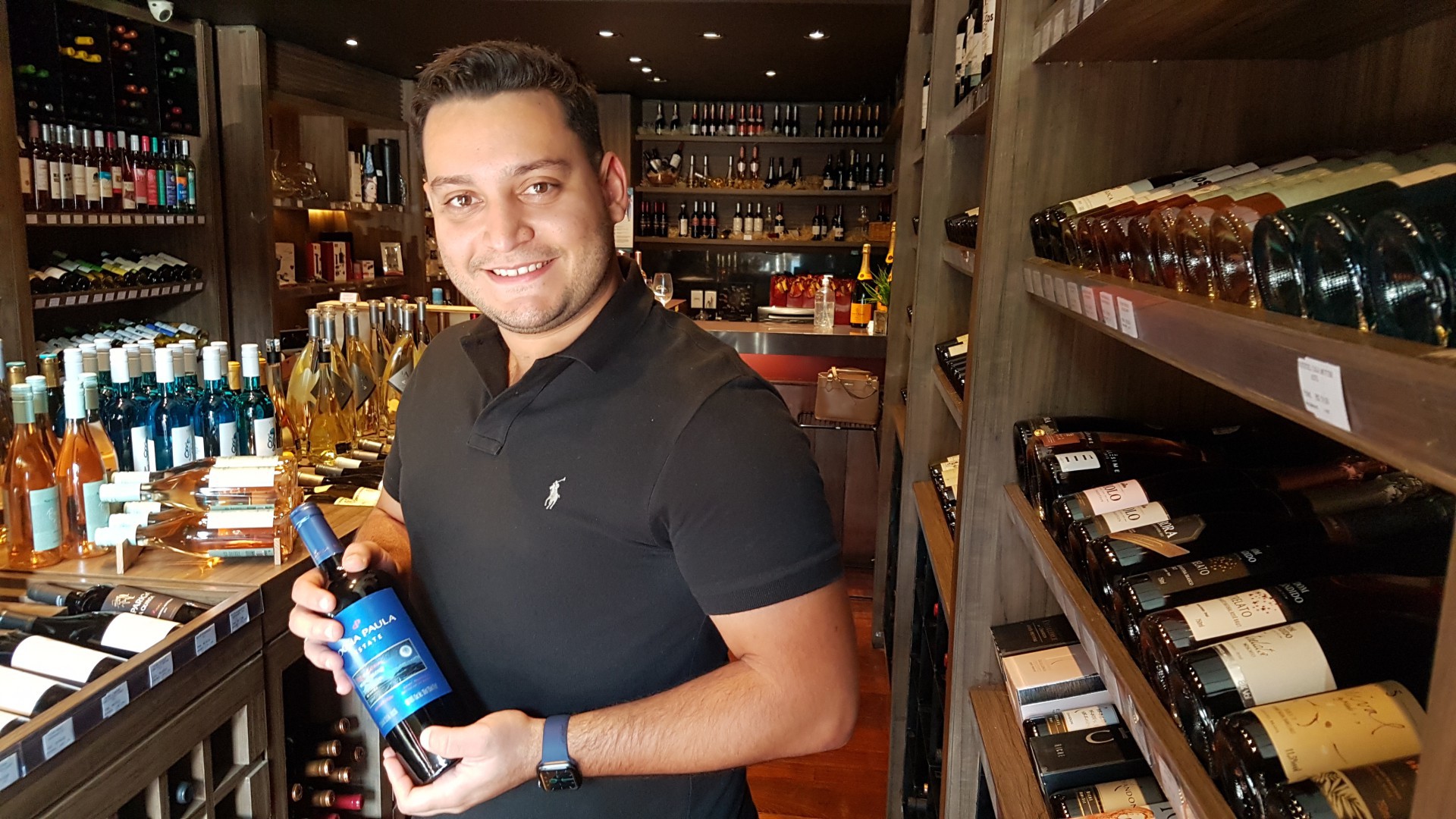 Luiz Otávio Ferreira Gomes, empresário, vem explorando esse novo "universo" dos vinhos (Foto: FCO FONTENELE)