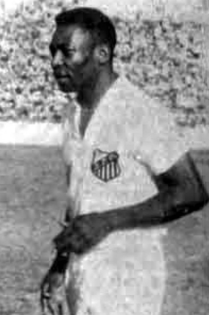 1º de dezembro de 1972 - Pelé em campo em treino antes de jogo contra o Ceará
