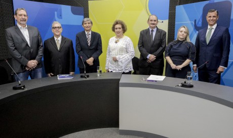 Gravação do programa E-TALKS com Lêda Maria no estúdio da TV O POVO - da esquerda Jaime Bellicanta, Carlos Alberto Rebonatto, Plauto Carneiro Porto, Lêda Maira, Franzé Gomes, Cibele Girão e Luiz José de Menezes  