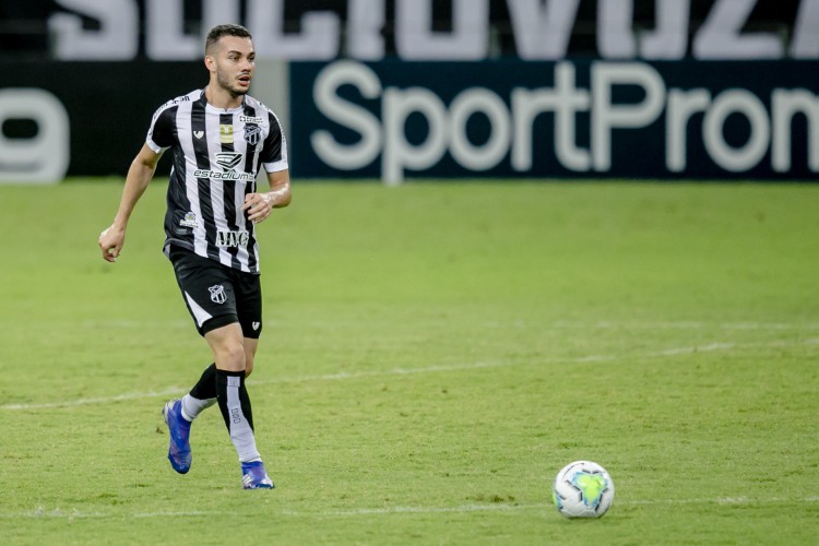 Volante Pedro Naressi  é um dos jogadores do Ceará confirmado com Covid-19. 