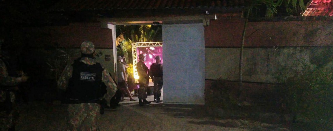 Operação encerrou festa em hotel na Praia do Futuro na madrugada deste domingo. (Foto: Foto: O POVO/Via Whatsapp)