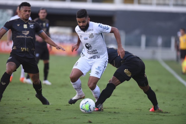 Em jogo movimentado na Vila, Peixe e Vovô empataram sem gols