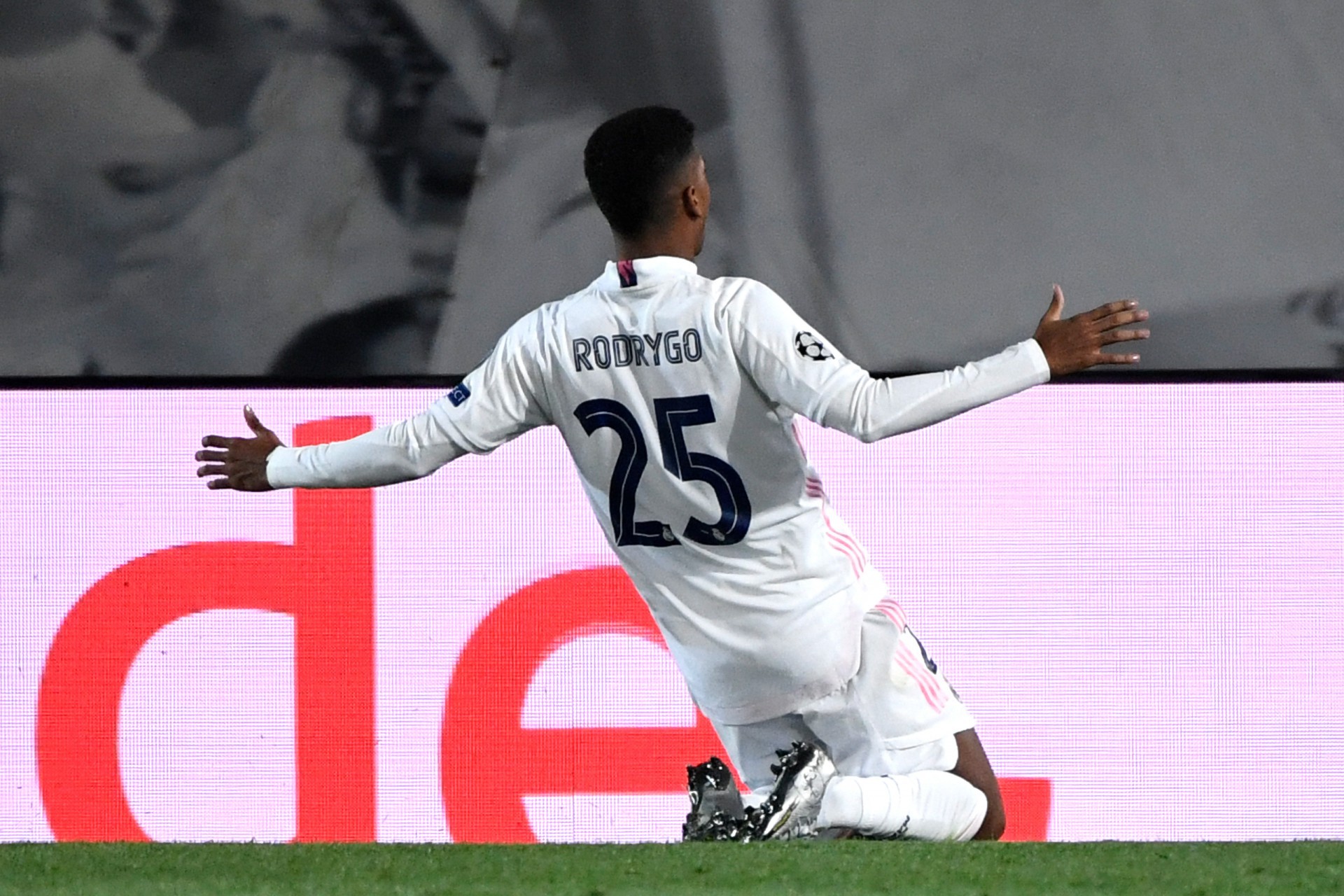 Rodrygo marcou o gol da vitória do Real Madrid contra a Internazionale (Foto: PIERRE-PHILIPPE MARCOU / AFP)