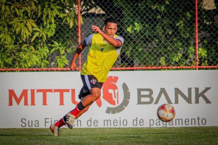 Madson, lateral-esquerdo do Ferroviário