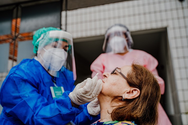 Testagem do tipo RT-PCR para o vírus Covid-19