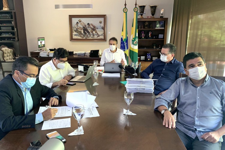 O governador esteve em reunião com o Comitê de Saúde Estadual