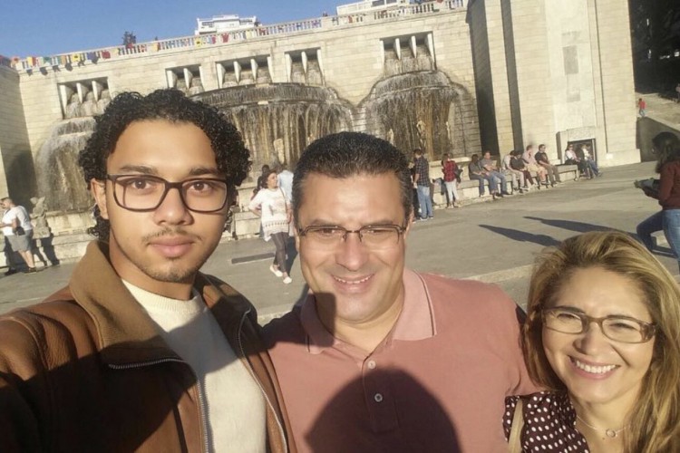 Lucas Paulo, de 23 anos, foi preso pela polícia sem demonstrar nenhuma resistência