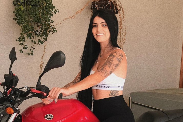 Amanda da 160 tinha um canal no YouTube com 