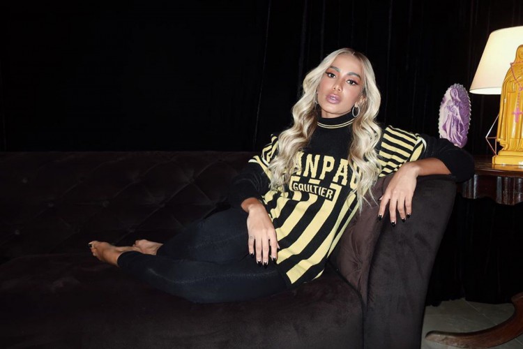 Cantora é praticante do candomblé