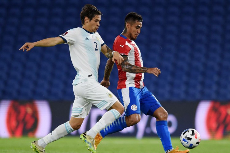 Soccer Football - World Cup 2022 South American Qualifiers - Argentina v Paraguay - Estadio La Bombonera, Buenos Aires, Argentina - November 12, 2020 Argentina's Lucas Martinez Quarta in action with Paraguay's Dario Lezcano Pool via REUTERS/Marcelo Endelli