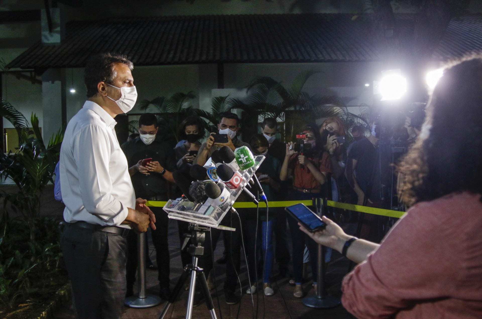 ￼CAMILO reuniu imprensa no Abolição para coletiva na qual manifestou apoio a Sarto (Foto: Thais Mesquita)