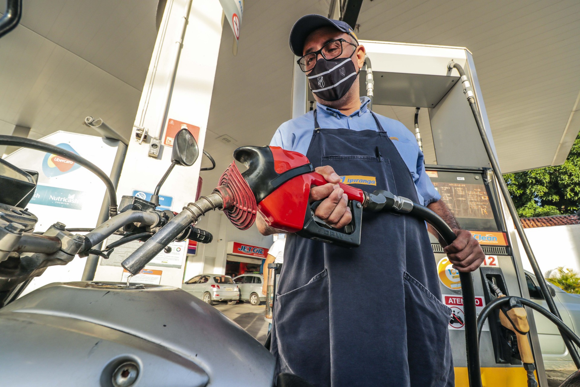 ￼EFEITOS da redução do ICMS sobre a gasolina somente serão sentidos após aprovação e sanção da lei estadual (Foto: FCO FONTENELE)