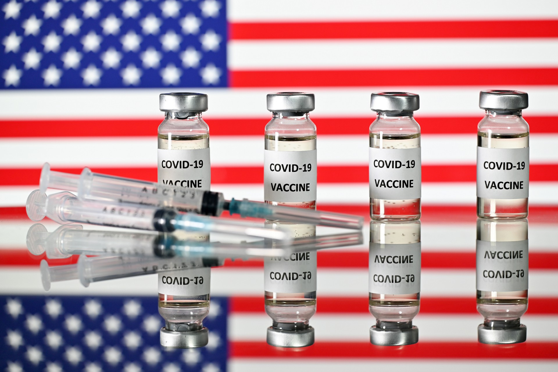 Qualquer pessoa pode ser vacinada para Covid-19 nos Estados Unidos da América.(Foto: JUSTIN TALLIS / AFP)