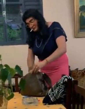 : No vídeo, essa personagem afirma que havia divulgado fotos íntimas, sugerindo que isso teria levado à sua votação expressiva