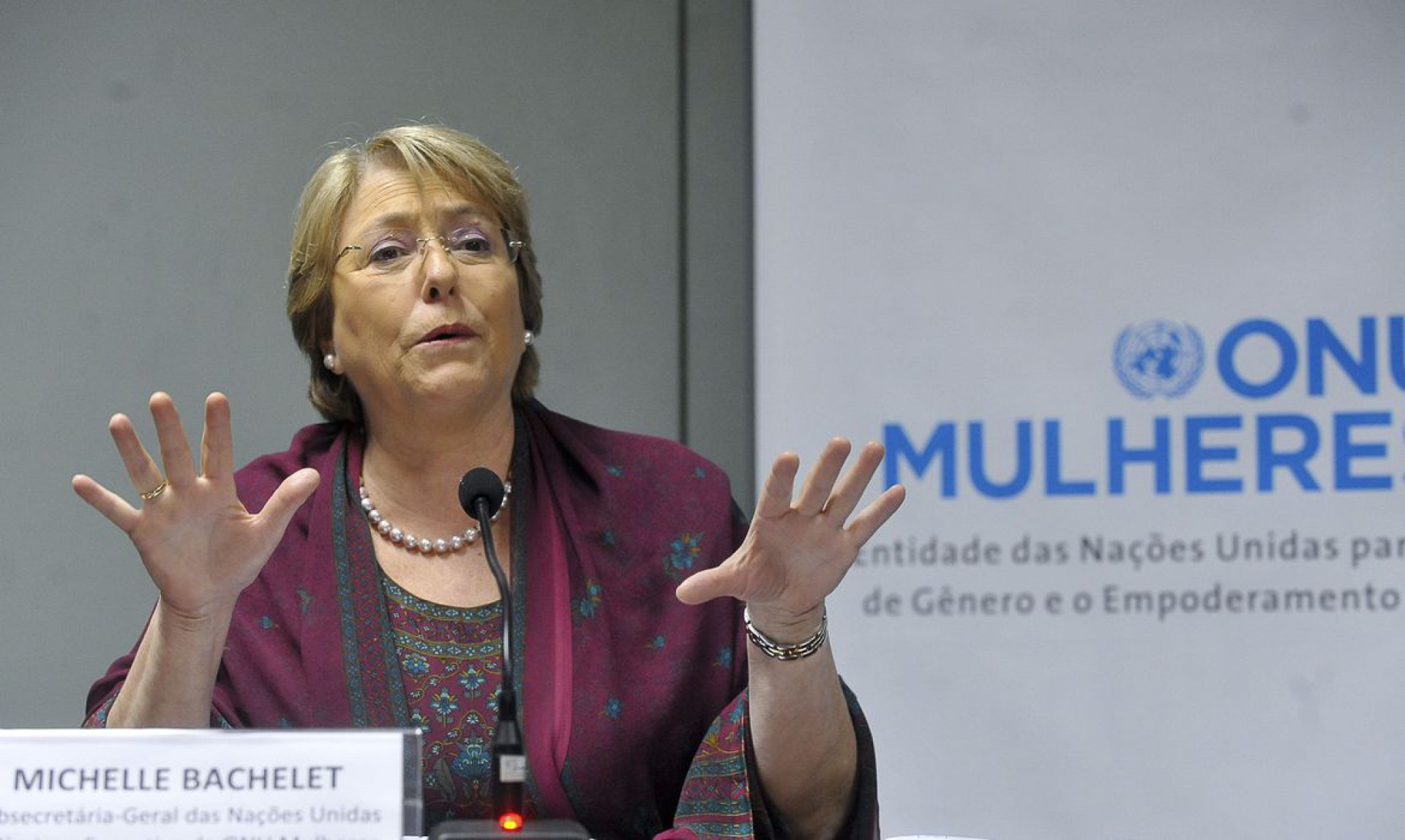 A ex-diretora executiva da ONU Mulheres, Michelle Bachelet, durante encontro com a bancada feminina do Congresso Nacional e mulheres líderes da sociedade civil, na sede da ONU em Brasília(Foto: Valter Campanato/Agência Brasil) A ex-diretora executiva da ONU Mulheres, Michelle Bachelet, durante encontro com a bancada feminina do Congresso Nacional e mulheres líderes da sociedade civil, na sede da ONU em Brasília(Foto: Valter Campanato/Agência Brasil)