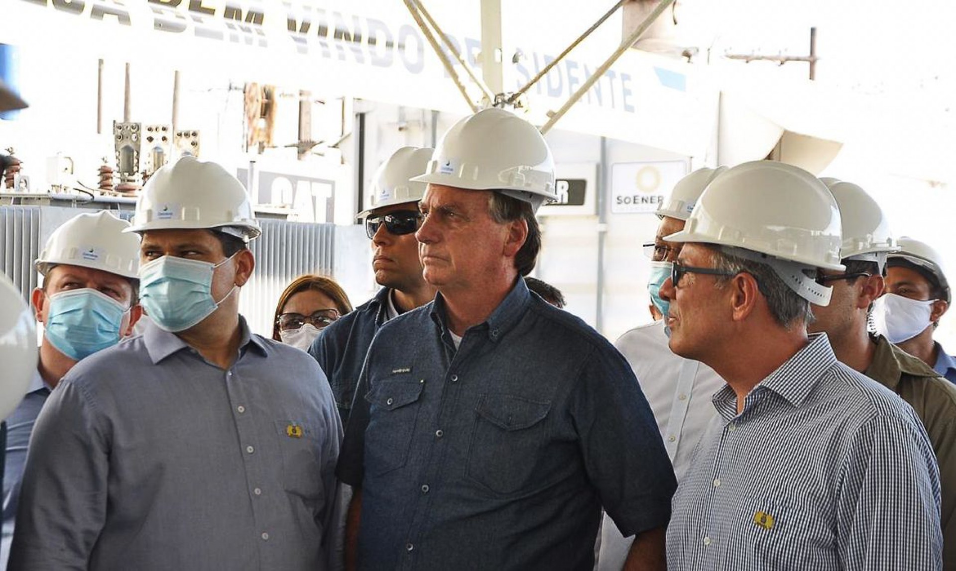 Jair Bolsonaro em inspeção de usinas termelétricas no estado do Amapá no final do ano passado (Foto: Ministério de Minas e Energia)