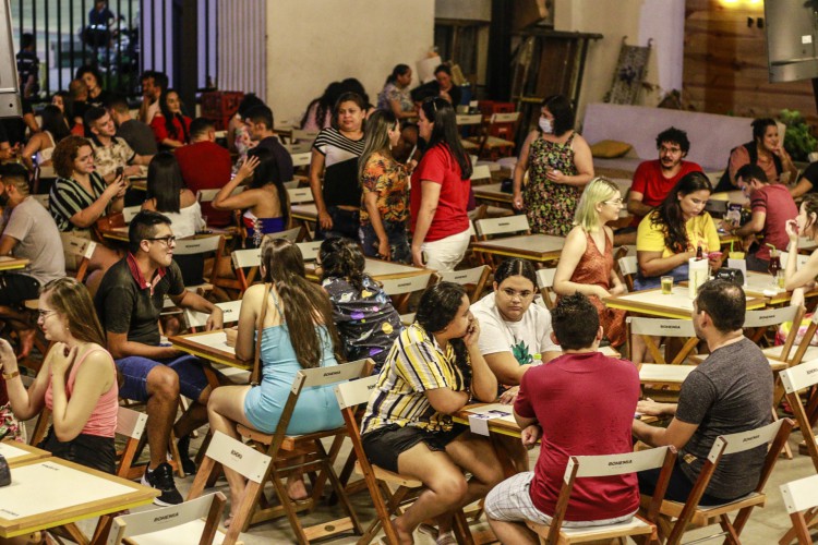 RELAXAMENTO do cumprimento de medidas sanitárias como uso de máscara e distanciamento social impacta no número de casos de Covid-19 (Foto: Barbara Moira) RELAXAMENTO do cumprimento de medidas sanitárias como uso de máscara e distanciamento social impacta no número de casos de Covid-19 (Foto: Barbara Moira)