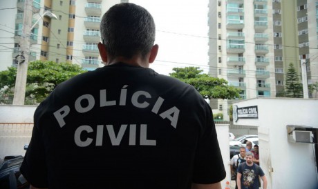 Operação da Polícia Civil resultou na prisão de três estelionatários e na apreensão de cofre na cidade de Maracanaú 