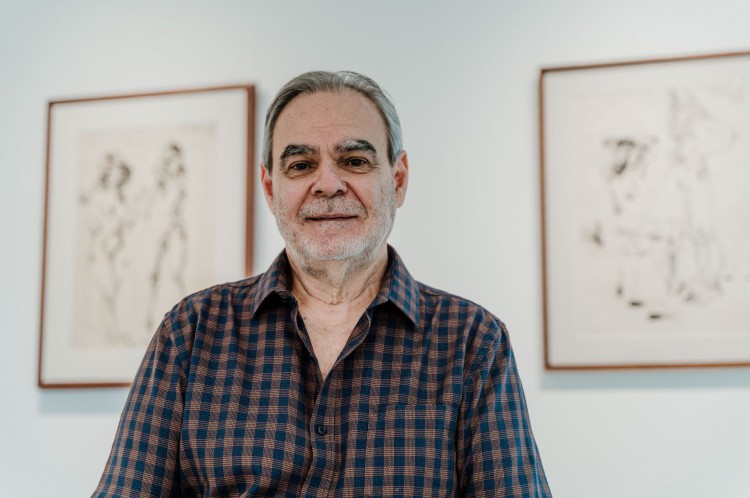 Galerista e curador Max Perlingeiro