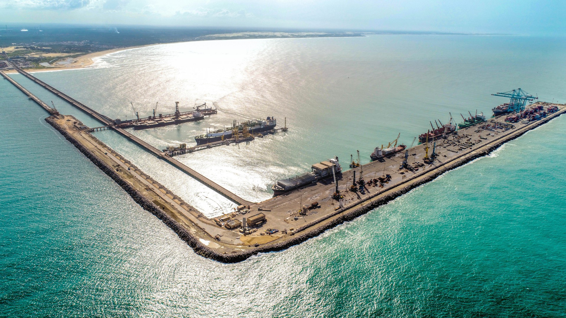 Porto do Pecém dedicava píer exclusivamente para operação de navio regaseificador da Petrobras até 2023 (Foto: Complexo do Pecém / Divulgação)