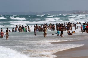 FORTALEZA, CE, BRASIL, 13.12.2020: Praia do Futuro. Movimentação nas praias.  (Fotos: Fabio Lima/O POVO)