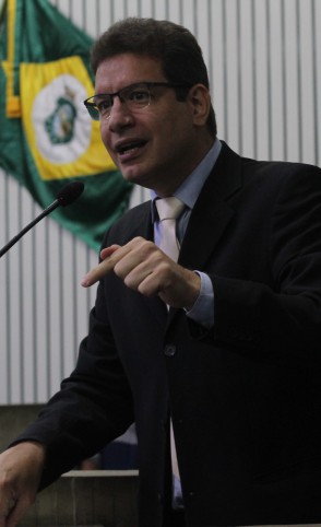 Renato Roseno (PSol), em sessão plenária na Assembleia Legislativa do Ceará(Foto: Deísa Garcêz / Especial para O Povo)