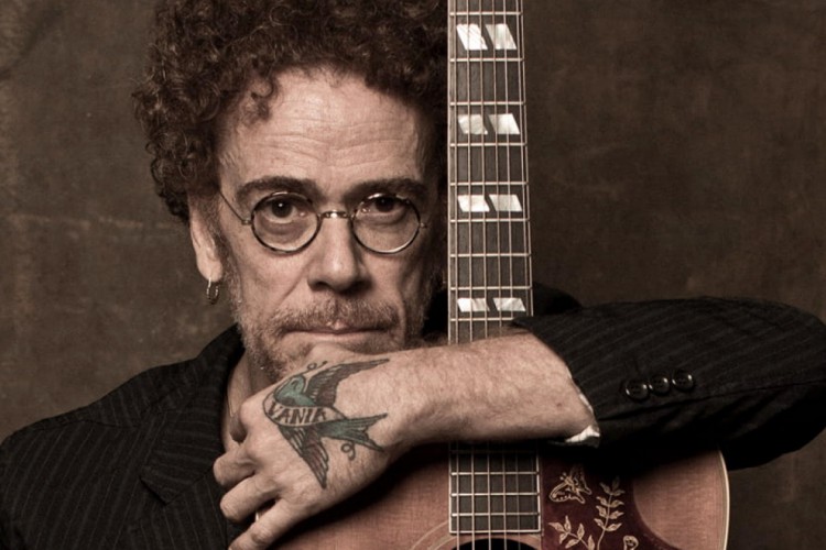 Acompanhe a agenda de transmissões ao vivo online - live - de artistas nacionais e internacionais para hoje, sábado, 19 de dezembro (19/12); cantor Nando Reis é uma das atrações de hoje