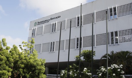 Servidores administrativos da Secretaria da Educação do Ceará (Seduc) reivindicaram conclusão da análise do Plano de Cargos, Carreiras e Remunerações (PCCR) 