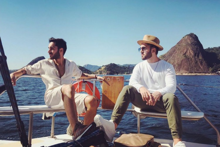 Acompanhe a agenda de transmissões ao vivo online - live - de artistas nacionais e internacionais para hoje, terça-feira, 22 de dezembro (22/12); Diogo e Rodrigo, do trio Melim, participam de live esta noite