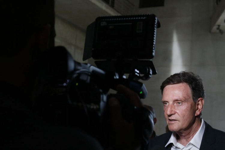 Prefeito do Rio, Marcelo Crivella, é encaminhado à polícia no Rio